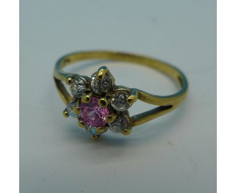 A 9ct gold cluster ring, 1.3g, L