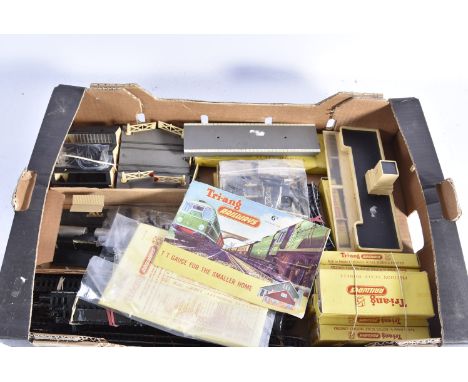 Tri-ang TT Gauge mainly unboxed B-Track and Accessories, Points (14, nine boxed, five with point motors), various curves and 