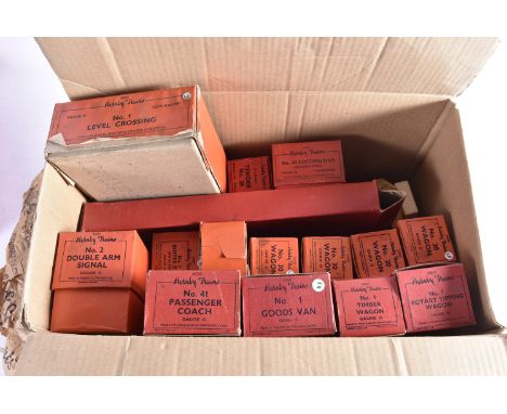 Boxed post-war Hornby 0 Gauge Trains, including No 20 Locomotive and Tender (mech tested okay, slight rusting to smokebox doo