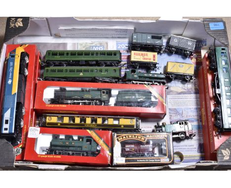 Tri-ang and Hornby and other makers 00 Gauge Locomotives Diesel Railcars Coaches and Freight Stock, Tri-ang unboxed BR green 