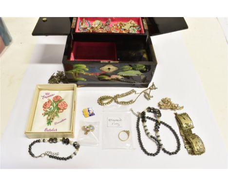 A COLLECTION OF VINTAGE JEWELLERY  comprising a diamond dress ring and a collection of vintage jewellery in a Japanese lacque