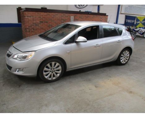 Make &amp; Model: Vauxhall Astra SEDate of Reg: MW11 HBDColour: Silvercc: 1598MoT: 22-06-2022Fuel Type: PETROLMileage: 87kTra