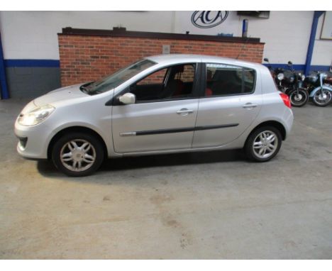 Make &amp; Model: Renault Clio RIP Curl 16VDate of Reg: HK08 FPXColour: Silvercc: 1149MoT: 10-12-2021Fuel Type: PETROLMileage