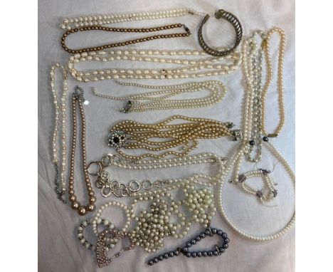 BLACK TUB OF PEARL TYPE NECKLACES &amp; WHITE METAL BANGLE