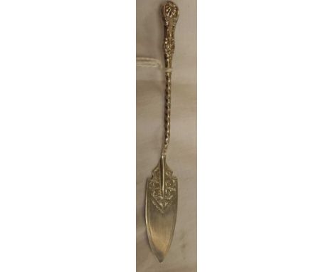 AN EDWARDIAN SIL TROWEL BUTTER KNIFE, WALKER &amp; HALL - B'HAM 1901