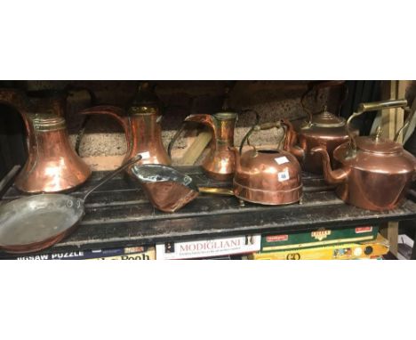 SHELF WITH 3 COPPER MIDDLE EASTERN WATER JUGS, COPPER FRYING PAN, 3 COPPER KETTLES &amp; A COPPER SCOOP 