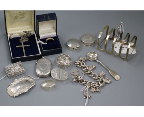 Various small silver items, including patch boxes, vesta, spirit label, charm bracelet, toast rack, etc and a yellow metal di