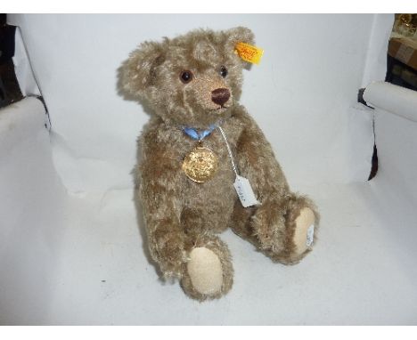 AN UNBOXED STEIFF BROWN PLUSH TEDDY BEAR, a 2002 bear produced exclusively for the Danby Mint, complete with medallion, heigh