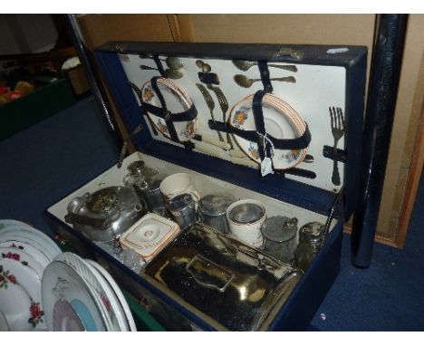 A SIRRAM PICNIC SET