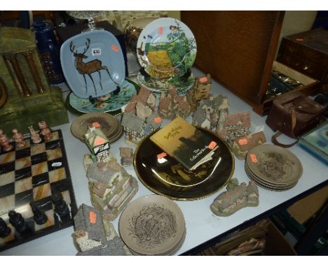 VARIOUS CERAMICS, to include Poole Collectors trinket plates, David Winter Cottages etc