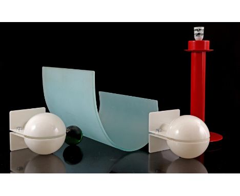Lot of various b.u.red aluminum lamp base, 2 plastic wall lamps and glass magazine rack with green ball base 43 cm wide