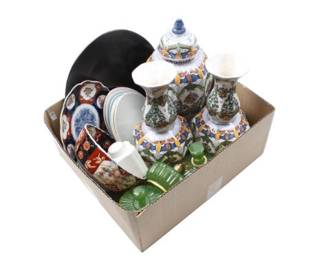 Box with Makkum 3-piece earthenware cabinet set, Zenith Gouda tea caddy, Gouda earthenware pastry set, Imari bowl and saucer 