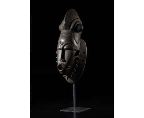 African art Ivory Coast, Baule.Mask portrait. Wood with dark patina.1960s. . Cm 20,00 x 45,50. Rare and important portrait ma