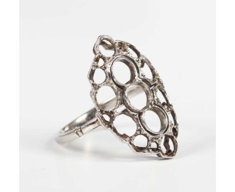 A platinum ring mount of shaped oval cluster form, detailed ‘Plat’, weight 5g, ring size approx O, and eleven unmounted old c