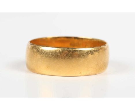 An Edwardian 22ct gold wedding ring, Birmingham 1904, weight 4.7g, ring size approx M1/2.