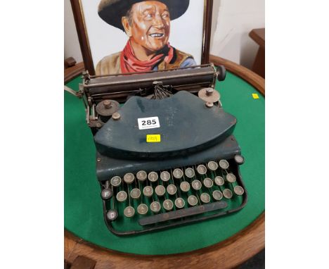 VINTAGE TYPEWRITER