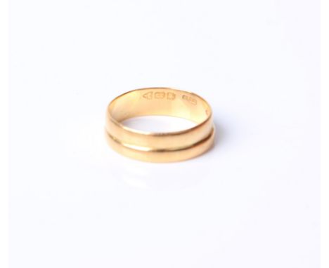 A 22ct gold ring, 4.5g. 