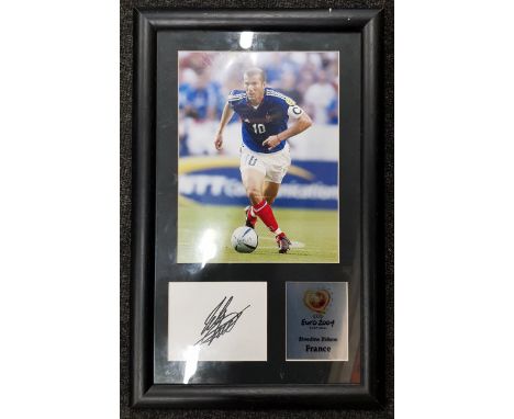 ZINEDINE ZIDANE SIGNED PHOTO WITH CERTIFICATE OF AUTHENTICITY 