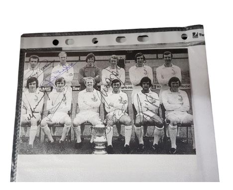LEEDS UTD SIGNED POSTCARD OF F.A CUP WINNERS 