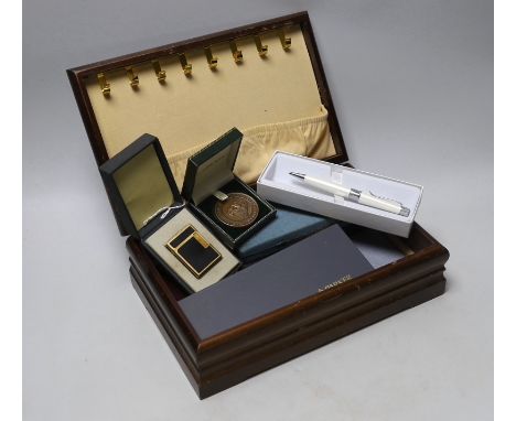 A Dupont Japanese lacquer lighter, various fountain pens, etc.