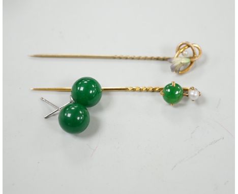 A 9ct and enamel stick pin, 6.1mm, a pair of jade earrings and a jade and cultured pearl set stick pin.