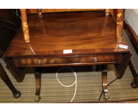 A REPRODUCTION MAHOGANY FINISHED SMALL SIZED COFFEE SOFA TABLE fitted with single full width drawer 