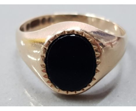 VINTAGE .375 9CT YELLOW GOLD OVAL BLACK ONYX INLAY SIGNET RING, 2.3G GROSS SIZE M 1/2, BLACK ONYX SIZE 10 X 8 MM