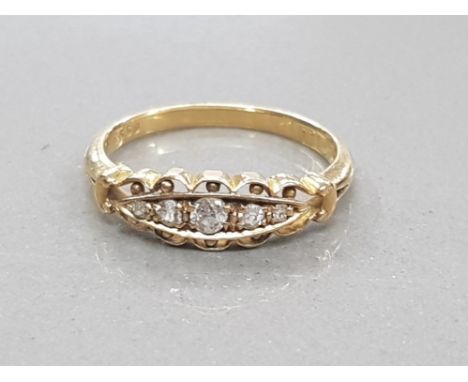 18CT GOLD RING WITH 5 DIAMONDS IN CENTRE SETTING L1/2 2.4G GROSS