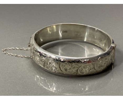 SILVER HOLLOW ENGRAVED BANGLE, 24.6G