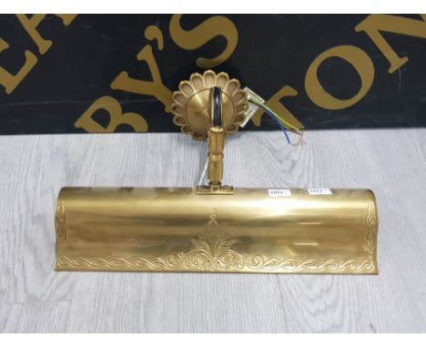 ORNATE BRASS WALL PICTURE LIGHT NEVER USED