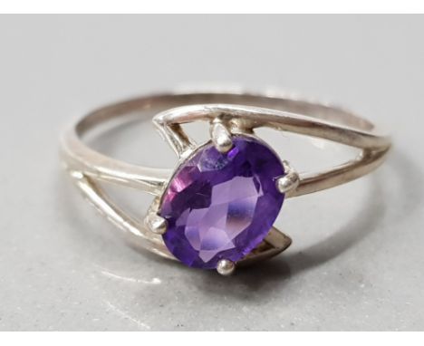 SILVER SOLITAIRE AMETHYST RING 1.8G GROSS SIZE Q 1/2