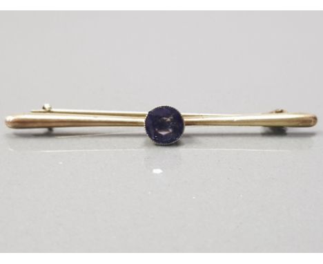 9CT YELLOW GOLD BROOCH WITH CENTRAL SET FACETED AMETHYST 1.3G