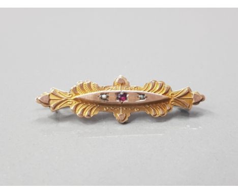 1 3/4 INCHES 9CT GOLD BROOCH FEATHERED DECORATION CENTRAL AMETHYST FLANKED BY SEED PEARLS AND MARKED FOR MAKER A+C 2G GROSS