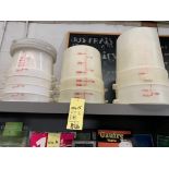 Lot de 8 réceptacles à mesurer VARIÉS - a/ 4 couvercles