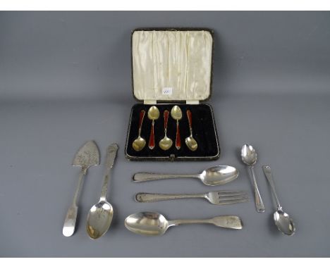 A QUANTITY OF HALLMARKED SILVER SPOONS, a spade shaped silver slice and a single silver pastry fork, various dates, 6.5 troy 