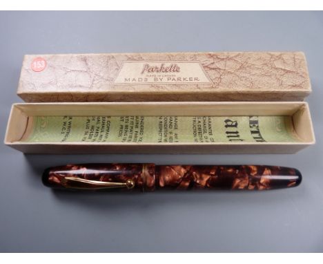 Vintage (1935 - 38) burgundy marble Parkette (by Parker) fountain pen, with original 14ct gold nib and gold plated trim, clea