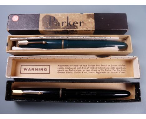 Vintage green Parker Duofold Junior fountain pen with original 14ct gold nib and gold plated trim, in original box with instr