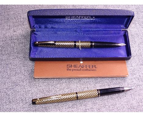 Vintage Black and gold Lady Sheaffer 904 Paisley fountain pen - enamelled finish with engraved paisley pattern, gold plated c