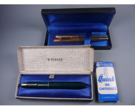 Vintage green Parker 17 fountain pen with gold plated trim in box, a vintage grey Parker 61 fountain pen and ballpoint set wi