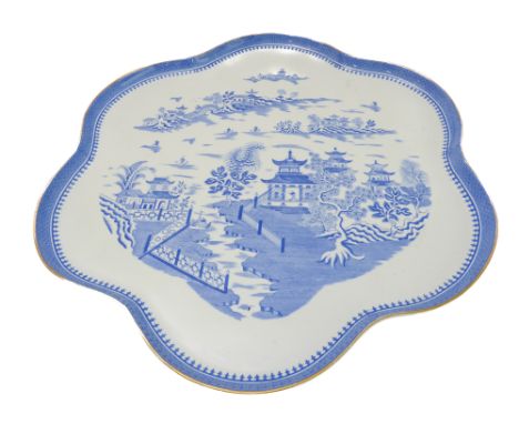 A large&nbsp;late 19th century&nbsp;Worcester porcelain flowerhead-shaped serving tray, transfer-decorated in the Willow patt