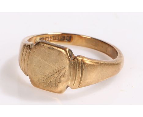 9 carat gold signet ring, ring size O 1/2, 4.4g