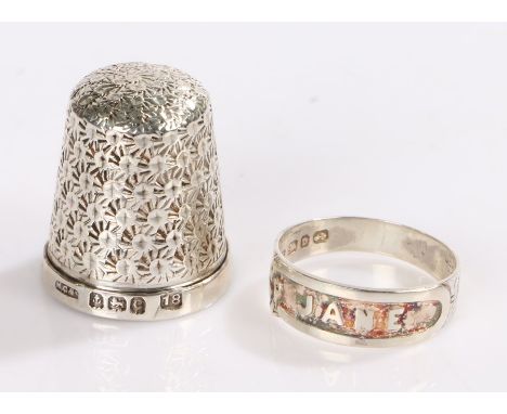 Silver ring, with name "Jane" to the band, ring size M, together with a silver thimble, 5.3g (2)