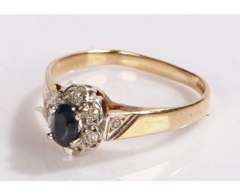 9 carat gold ring set with a central black stone, 1.9g