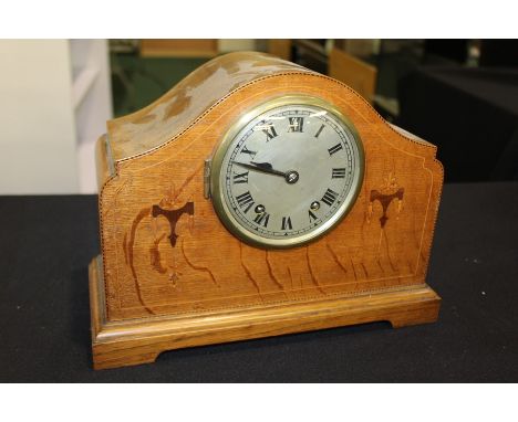 Edwardian striking mantle clock, with an arched top above an inlaid front and silvered dial 