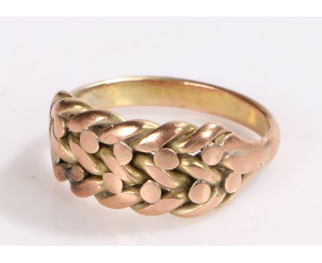 9 carat gold ring, with interwoven head, ring size M 1/2, 3.9g