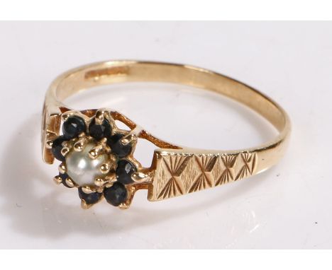 9 carat gold ring set with a central pearl surrounded by black stones, ring size O 1/2, 1.7g