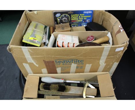 Watchmakers, jewellers and other tools, to include ring remover, files, brushes etc. (qty)