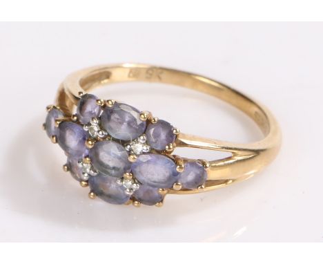 9 carat gold ring set with blue stones, ring size L, 2g