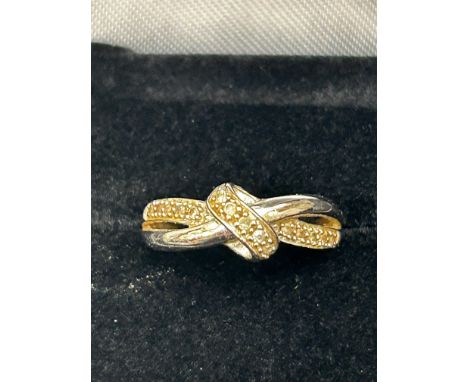 9ct White gold crossover ring set with diamonds Size M 1.9g 