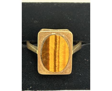 9ct Gold ring set with tigers eye Size U Weight 5.2g 